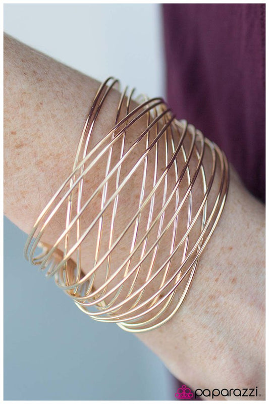 she-crossed-the-wire-p9re-gdxx-030xx