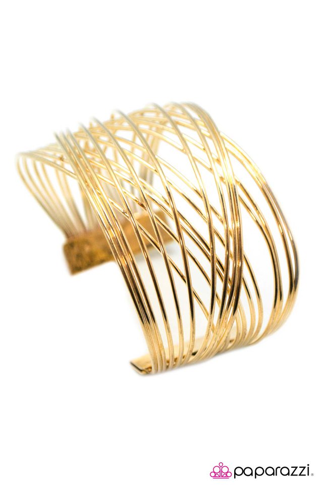 Paparazzi ♥ She Crossed The WIRE - Gold ♥ Bracelet