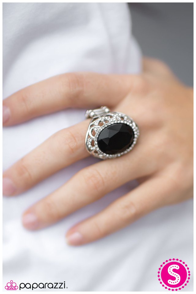 queen-for-a-day-black-p4re-bksv-036xx