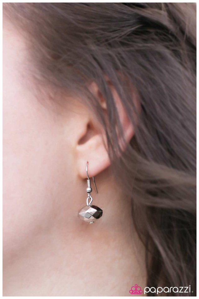 Paparazzi ♥ In It to Win It - Silver ♥ Necklace