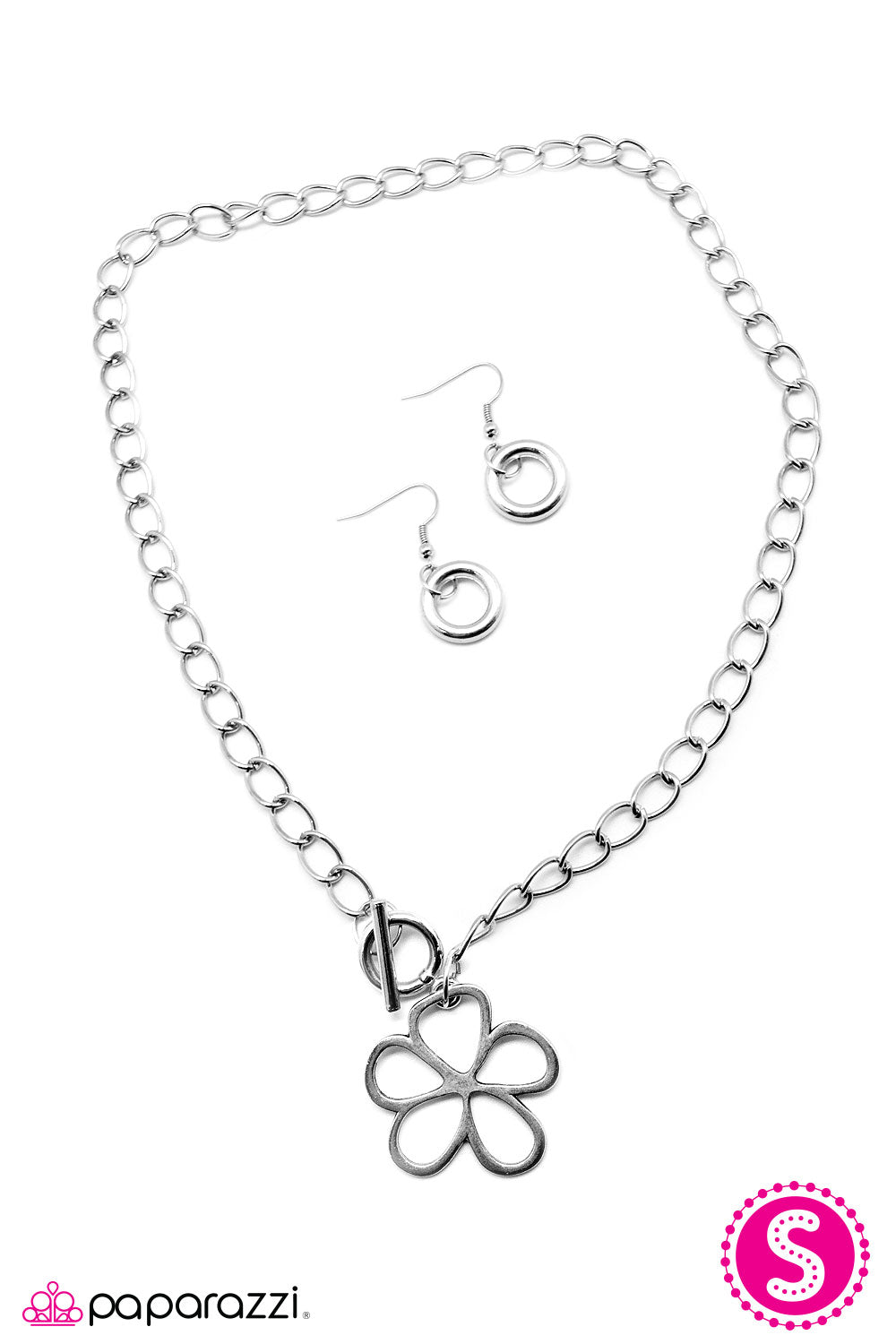 Paparazzi ♥ Simply Divine - Silver ♥  Necklace