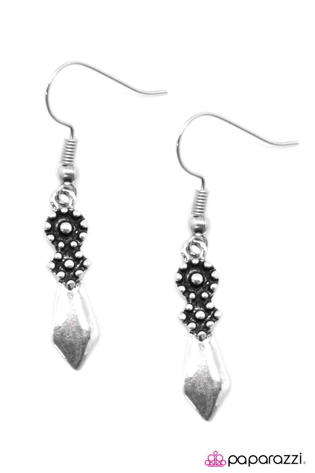Paparazzi ♥ Dig In! - Silver ♥ Earrings