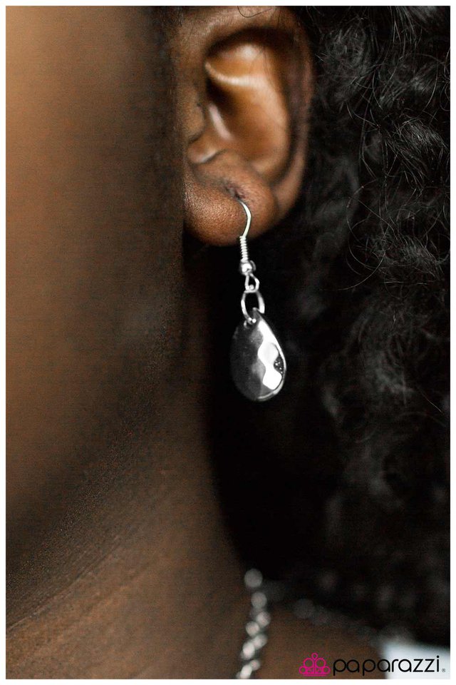 Paparazzi ♥ Drop It Like Its Hot - Silver ♥ Lanyard