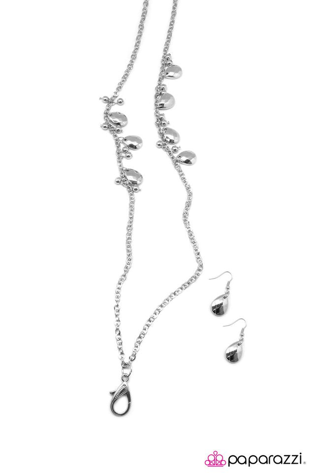 Paparazzi ♥ Drop It Like Its Hot - Silver ♥ Lanyard