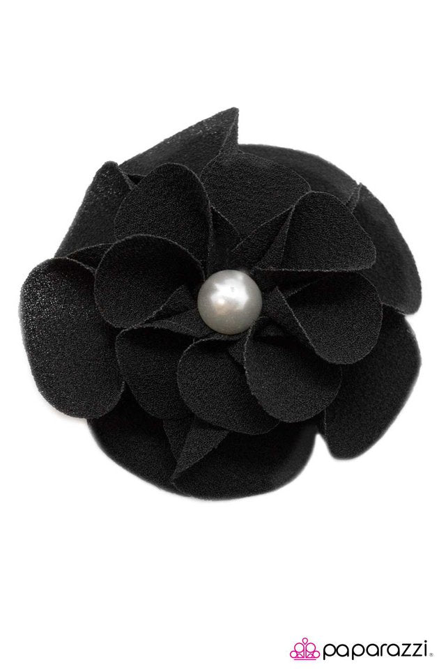 Paparazzi ♥ Polo, Anyone? - Black ♥ Hair Clip