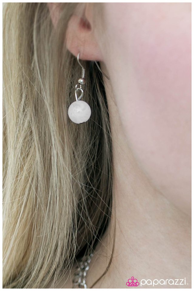 Paparazzi ♥ Making the Rounds - White ♥ Necklace