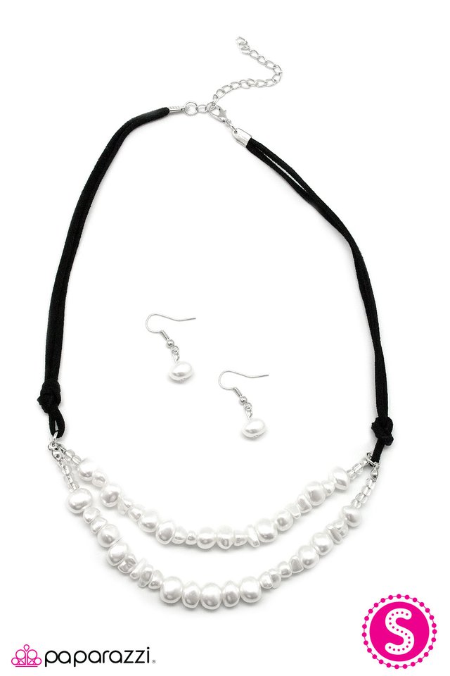 Paparazzi ♥ So Demure - White ♥ Necklace