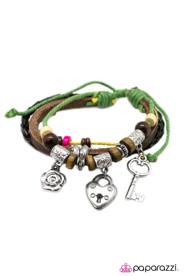 Paparazzi ♥ Venice Beach - Green ♥ Bracelet