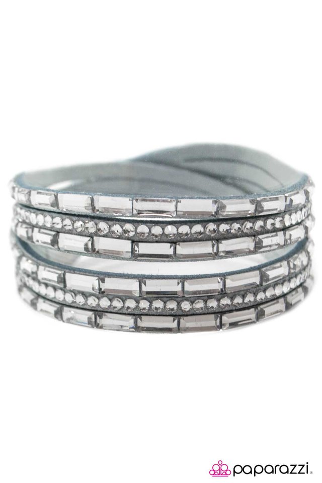 Paparazzi ♥ A GLITZY Pleasure - Blue ♥ Bracelet