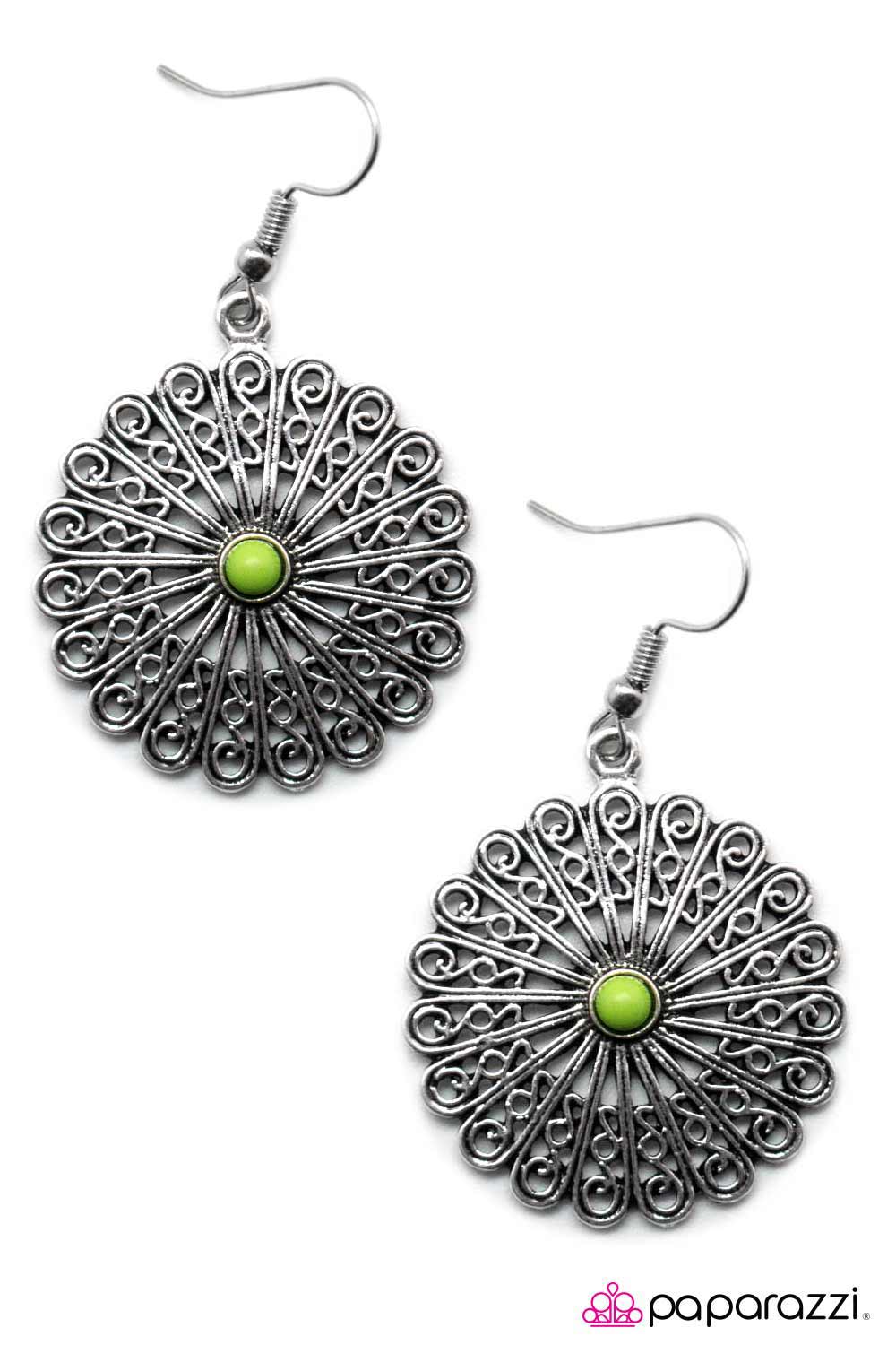 Paparazzi ♥ Everybody Mambo! - Green ♥  Earrings