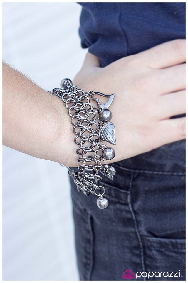 heart-to-heart-black-p9wh-bkxx-048xx