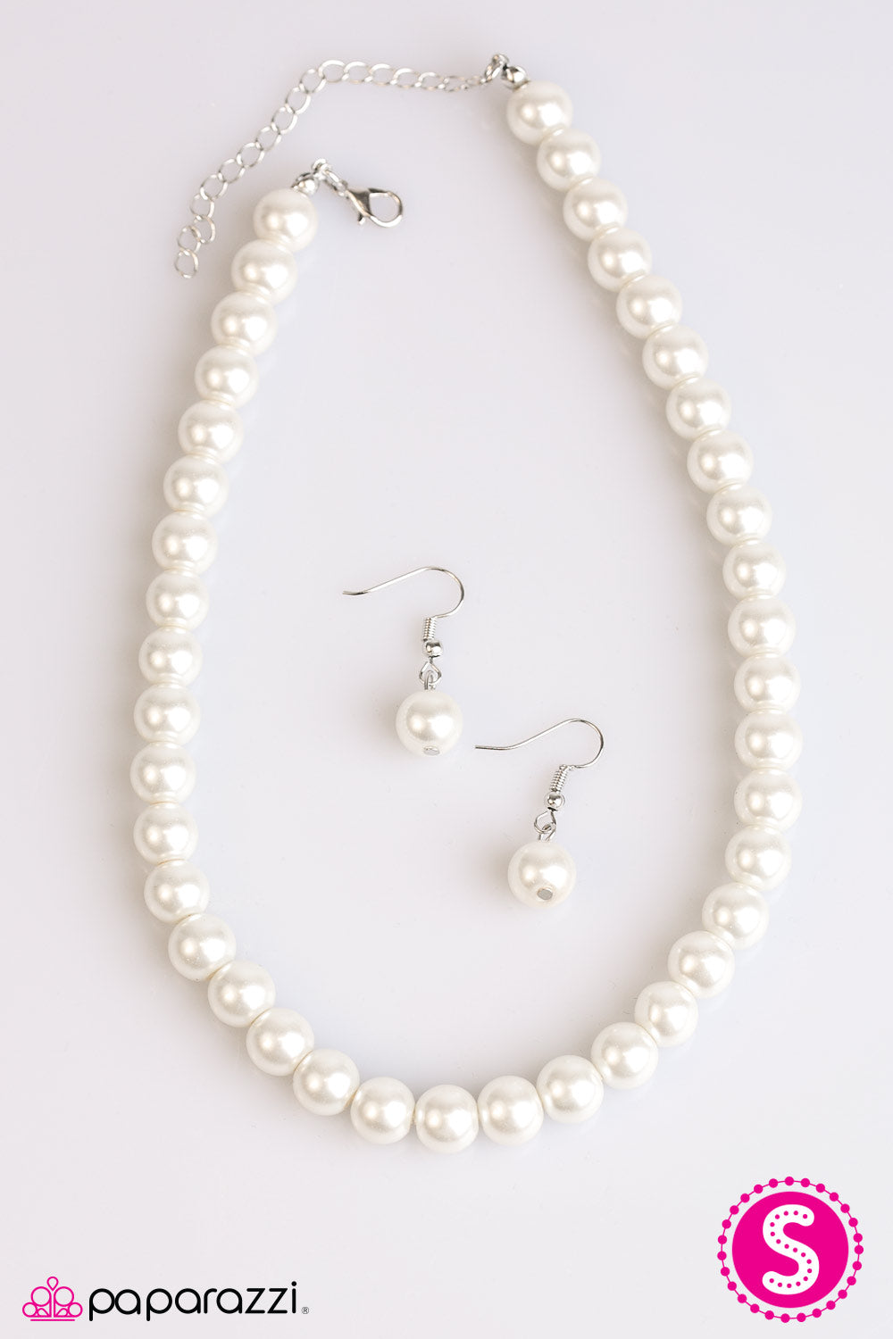 Paparazzi ♥ Not Your Mamas Pearls - White ♥  Necklace