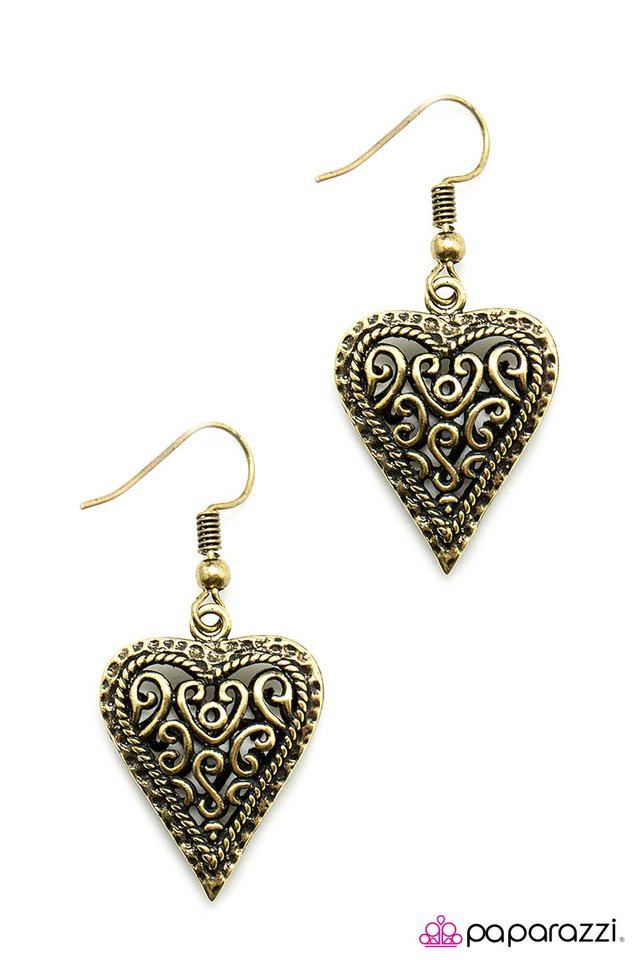 Paparazzi ♥ Matters of the Heart - Brass ♥ Earrings