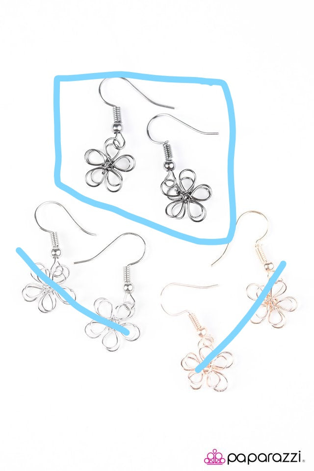 1 GUNMETAL ONLY Paparazzi ♥ Starlet Shimmer Earring Kit 2 ♥ P5SS-MTXX-056XX