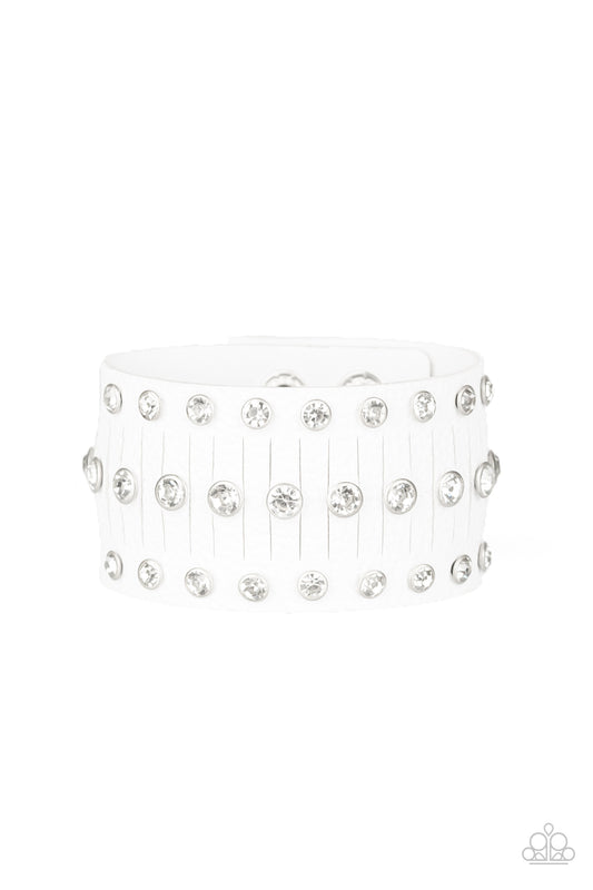 now-taking-the-stage-white-p9di-urwt-081xx